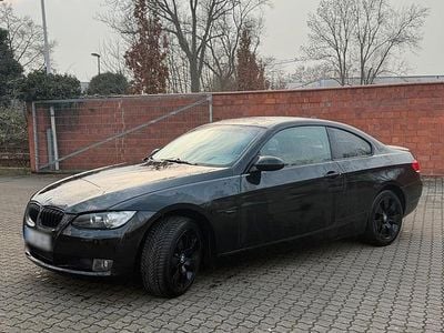 Gebraucht BMW 320 177 PS (130 kW) 2007 Schwarz Coupé