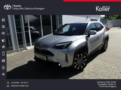 Gebraucht Toyota Yaris Cross 116 PS (85 kW) 2023 Shimmering silver 1l0 SUV