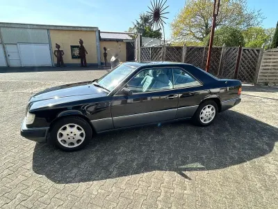 Gebraucht Mercedes 230 132 PS (97 kW) 1989 Schwarz Coupé