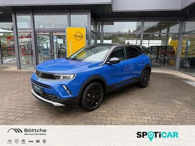 Gebraucht Opel Mokka-e Elegance 100 kW (136 PS) 2023 Kontrast grau/quarz silber SUV