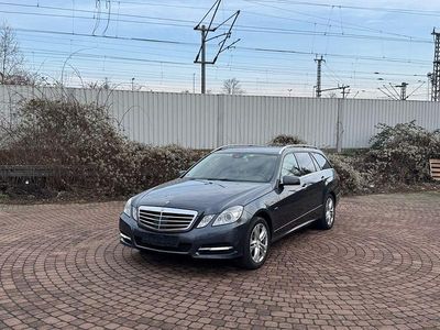 Grau Gebraucht 2012 Mercedes E200 Kombi | 7.999 € (Fairer Preis)