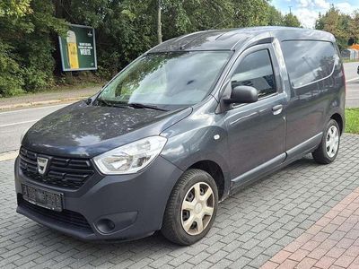 Grau Gebraucht 2017 Dacia Dokker Ambiance Van / Kleinbus | 6.350 € (Fairer Preis)