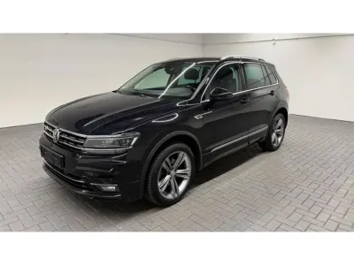 Gebraucht VW Tiguan Highline 150 PS (110 kW) 2020 Tiefschwarzmet. SUV