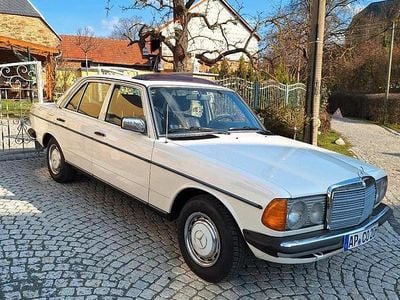 Gebraucht Mercedes 200 60 PS (44 kW) 1982 Weiß Limousine