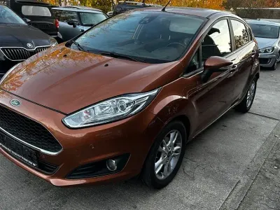 Gebraucht Ford Fiesta Celebration 101 PS (74 kW) 2016 Braun Kleinwagen
