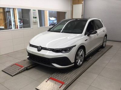 Oryxweiß perlmutteffekt Gebraucht 2023 VW Golf VIII GTI Clubsport Limousine | 37.887 € (Etwas zu teuer)