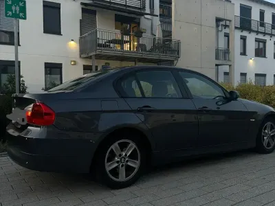 Gebraucht BMW 320 150 PS (110 kW) 2007 Grau Limousine