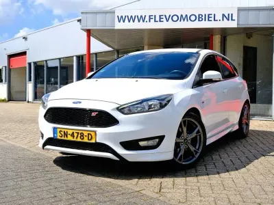 Gebraucht Ford Focus ST-Line 125 PS (91 kW) 2018 Weiß Limousine