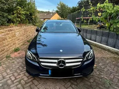 Gebraucht Mercedes E220 Business 194 PS (142 kW) 2017 Blau Limousine