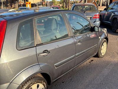 Second-hand Ford Fiesta 69 CP (50 kW) 2008 Gri Hatchback