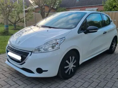 Gebraucht Peugeot 208 Access 68 PS (50 kW) 2014 Weiß Kleinwagen