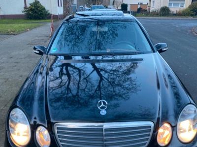 Schwarz Gebraucht 2003 Mercedes E220 Limousine | 4.600 €
