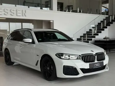 Gebraucht BMW 530e M Sport 184 PS (135 kW) 2023 Alpinweiss iii Kombi