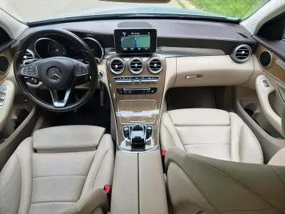 Gebraucht Mercedes C180 156 PS (114 kW) 2015 Silber Limousine