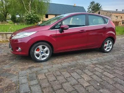 Usata Ford Fiesta 82 CV (60 kW) 2009 Rosso Utilitaria