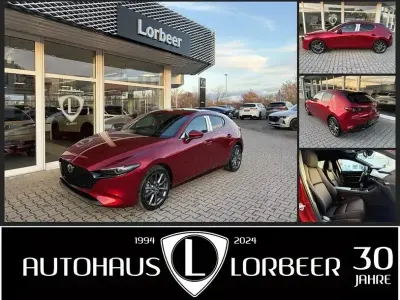 Neu Mazda 3 140 PS (102 kW) 2025 Rot Limousine