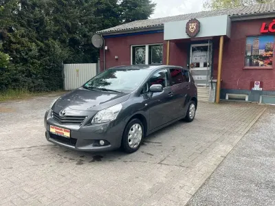 Gebraucht Toyota Verso Travel 132 PS (97 kW) 2013 Grau Van / Kleinbus