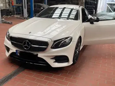 Gebraucht Mercedes E200 AMG 184 PS (135 kW) 2018 Weiß Coupé