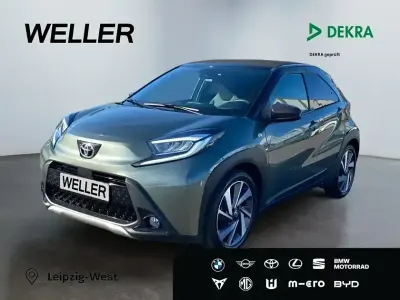 Gebraucht Toyota Aygo 72 PS (52 kW) 2022 Cardamon green / night sky black (gruen) Kleinwagen