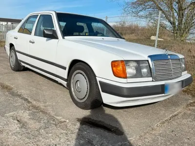Gebraucht Mercedes E230 132 PS (97 kW) 1988 Weiß Limousine