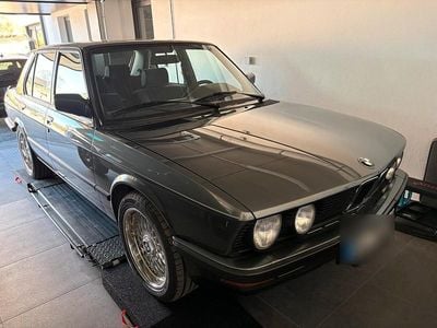 Usata BMW 525 Shadowline 129 CV (94 kW) 1987 Grigio Berlina