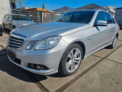 Gebraucht Mercedes E200 184 PS (135 kW) 2010 Iridiumsilber Limousine