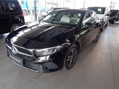 Gebraucht Mercedes A180 Premium 136 PS (100 kW) 2024 Kosmosschwarz  metalliclack Limousine