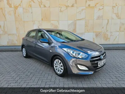 Gebraucht Hyundai i30 Classic 101 PS (74 kW) 2017 Grau Limousine