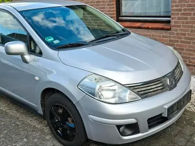 Gebraucht Nissan Tiida 110 PS (80 kW) 2008 Silber Kleinwagen