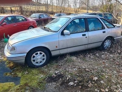 Usado Ford Sierra 120 HP (88 kW) 1992 Prateado Sedan