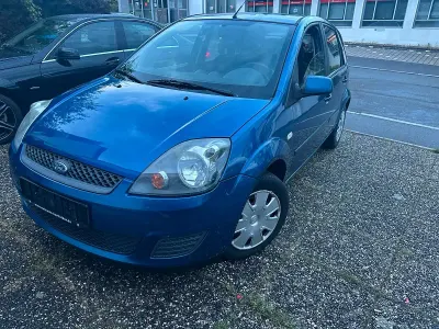 Gebraucht Ford Fiesta 101 PS (74 kW) 2007 Blau Kleinwagen