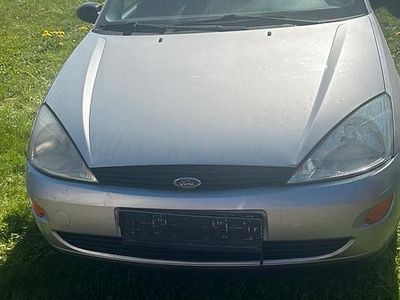 Usata Ford Focus 75 CV (55 kW) 1999 Argento Utilitaria