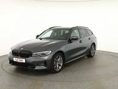 Brugt BMW 330e Sport Line 252 HK (185 kW) 2021 Grå Stationcar