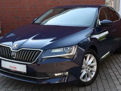 Gebraucht Skoda Superb Style 150 PS (110 kW) 2017 Blau Limousine