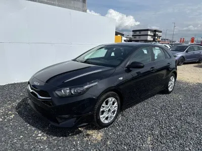 Gebraucht Kia Ceed 160 PS (117 kW) 2023 Schwarz metallic Kleinwagen