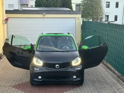 Gebraucht Smart ForTwo Electric Drive Passion 60 kW (82 PS) 2018 Schwarz Cabrio