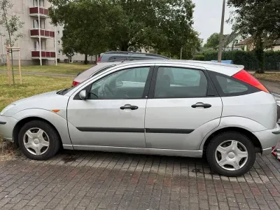 Gebraucht Ford Focus 55 PS (40 kW) 2003 Silber Limousine