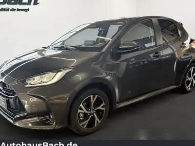 Gebraucht Toyota Yaris Hybrid 116 PS (85 kW) 2025 Grau Limousine