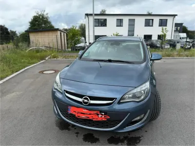 Gebraucht Opel Astra 160 PS (117 kW) 2013 Blau Limousine