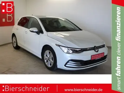 Gebraucht VW Golf VIII Life 131 PS (96 kW) 2023 Weiss Limousine