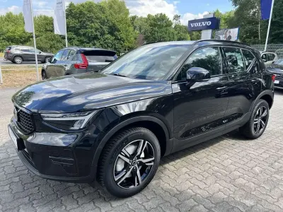 Gebraucht Volvo XC40 Plus 163 PS (119 kW) 2023 Dunkel schwarz metallic SUV