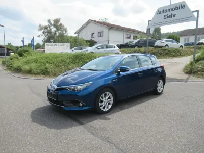 Gebraucht Toyota Auris Hybrid Comfort 99 PS (72 kW) 2018 Blau Limousine