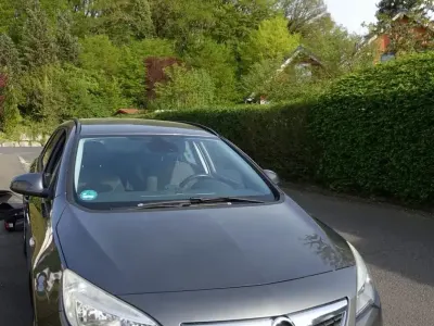 Gebraucht Opel Astra 140 PS (102 kW) 2011 Grau Kombi
