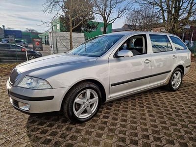 Silber Gebraucht 2006 Skoda Octavia Kombi | 9.850 €