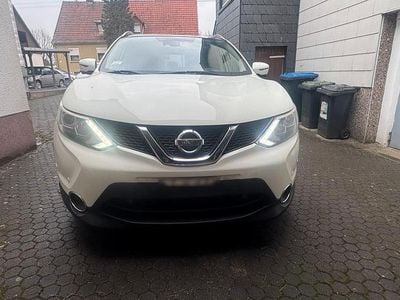 Gebraucht Nissan Qashqai 131 PS (96 kW) 2015 Weiß SUV