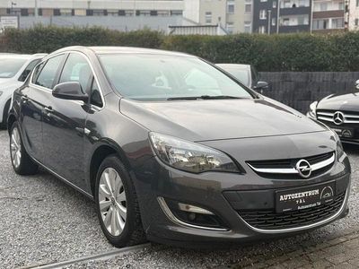 Gebraucht Opel Astra Exklusiv 140 PS (102 kW) 2015 Grau Limousine