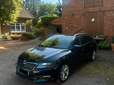 Gebraucht Skoda Superb 149 PS (109 kW) 2017 Schwarz Kombi
