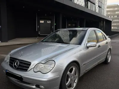 Gebraucht Mercedes C180 Elegance 143 PS (105 kW) 2003 Silber Limousine