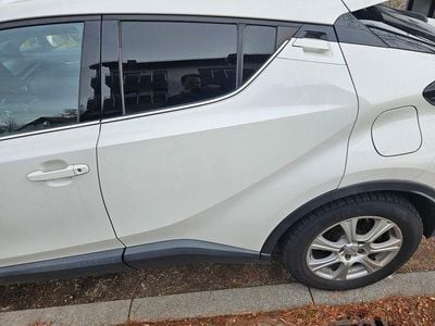 Second-hand Toyota C-HR Lounge 122 CP (89 kW) 2017 Negru SUV