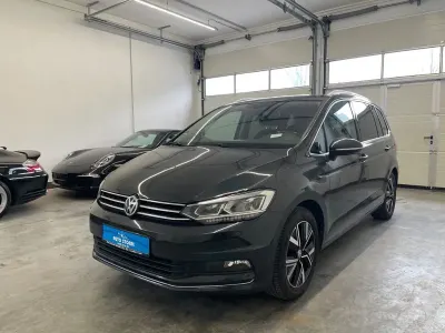 Gebraucht VW Touran Highline 150 PS (110 kW) 2019 Uranograu Van / Kleinbus